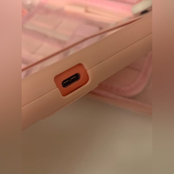 LIKE NEW NINTENDO SWITCH LITE - Picture 6 of 9